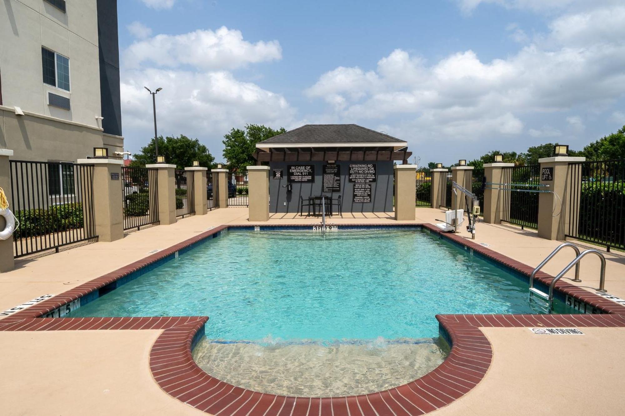 Candlewood Suites Deer Park By Ihg Dış mekan fotoğraf